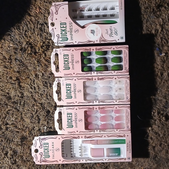 KISS LIMITED EDITION 'WICKED" (3) IMPRESS NAILS & (2) LASHES - Picture 1 of 6